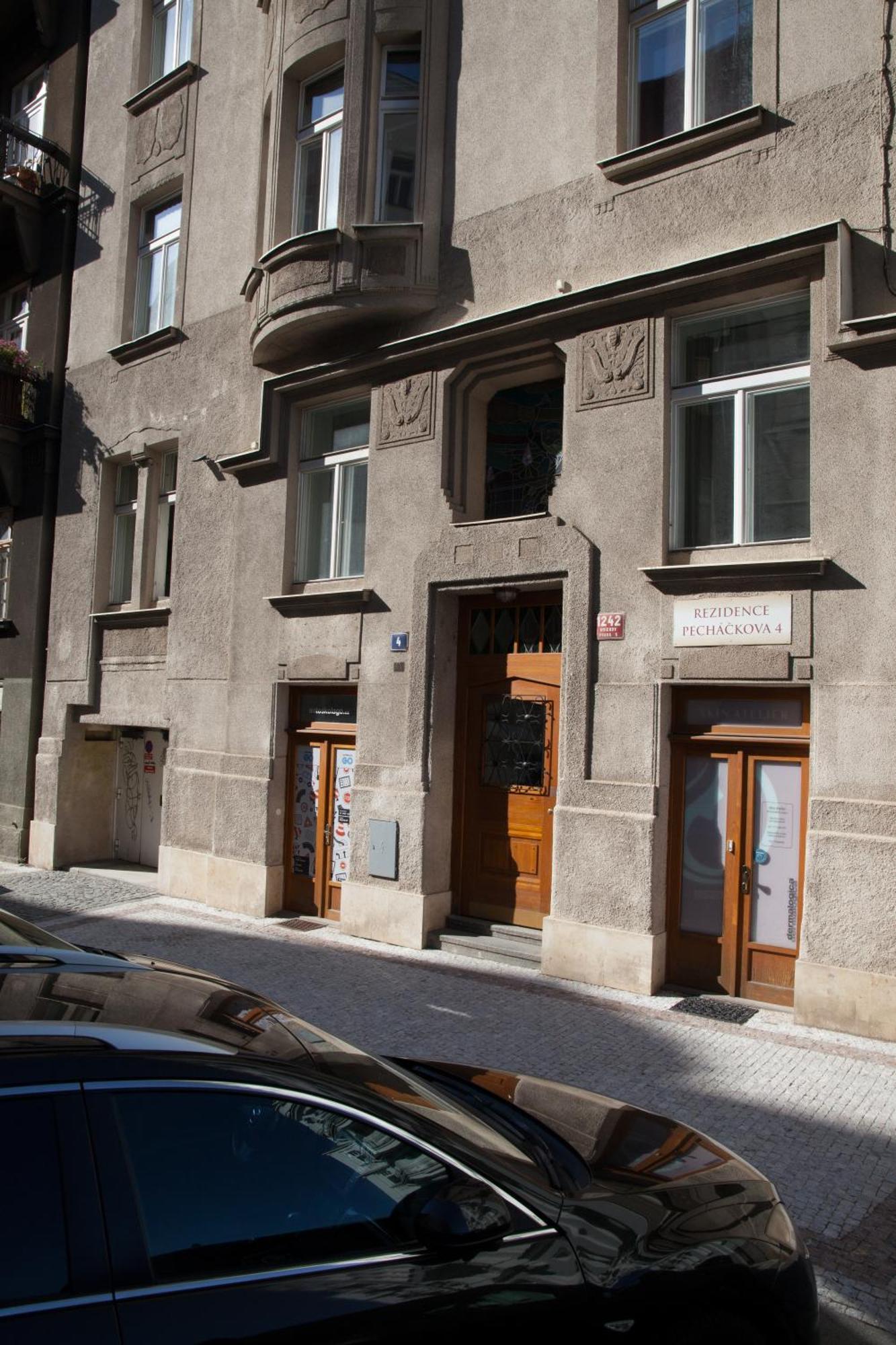 Apartment Spacious 2 Bedroom With Terrace Prague
