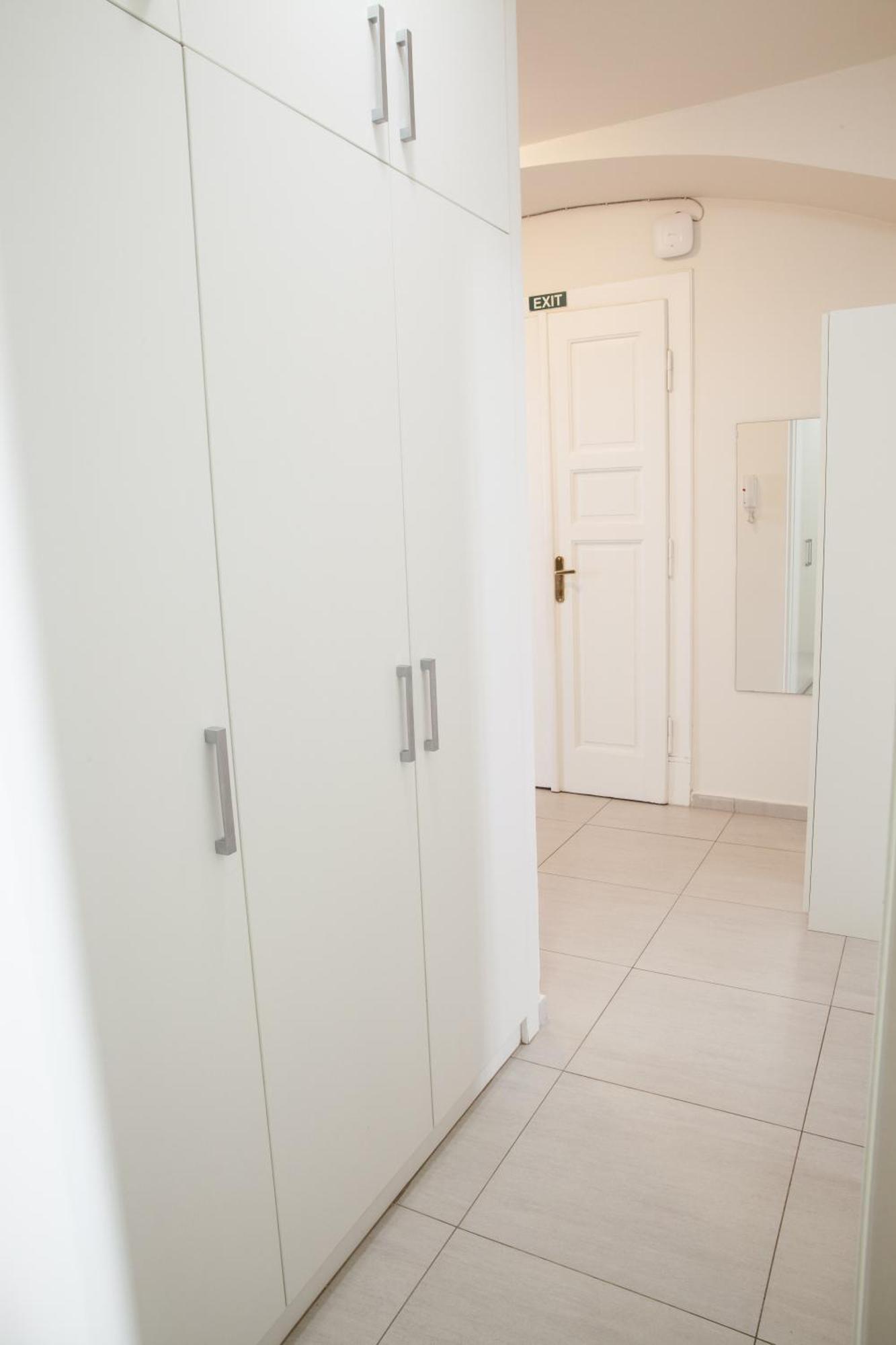 Spacious 2 Bedroom With Terrace *