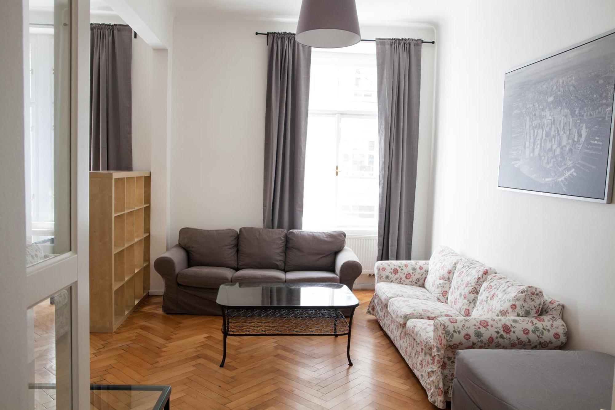 Apartment Spacious 2 Bedroom With Terrace Prague
