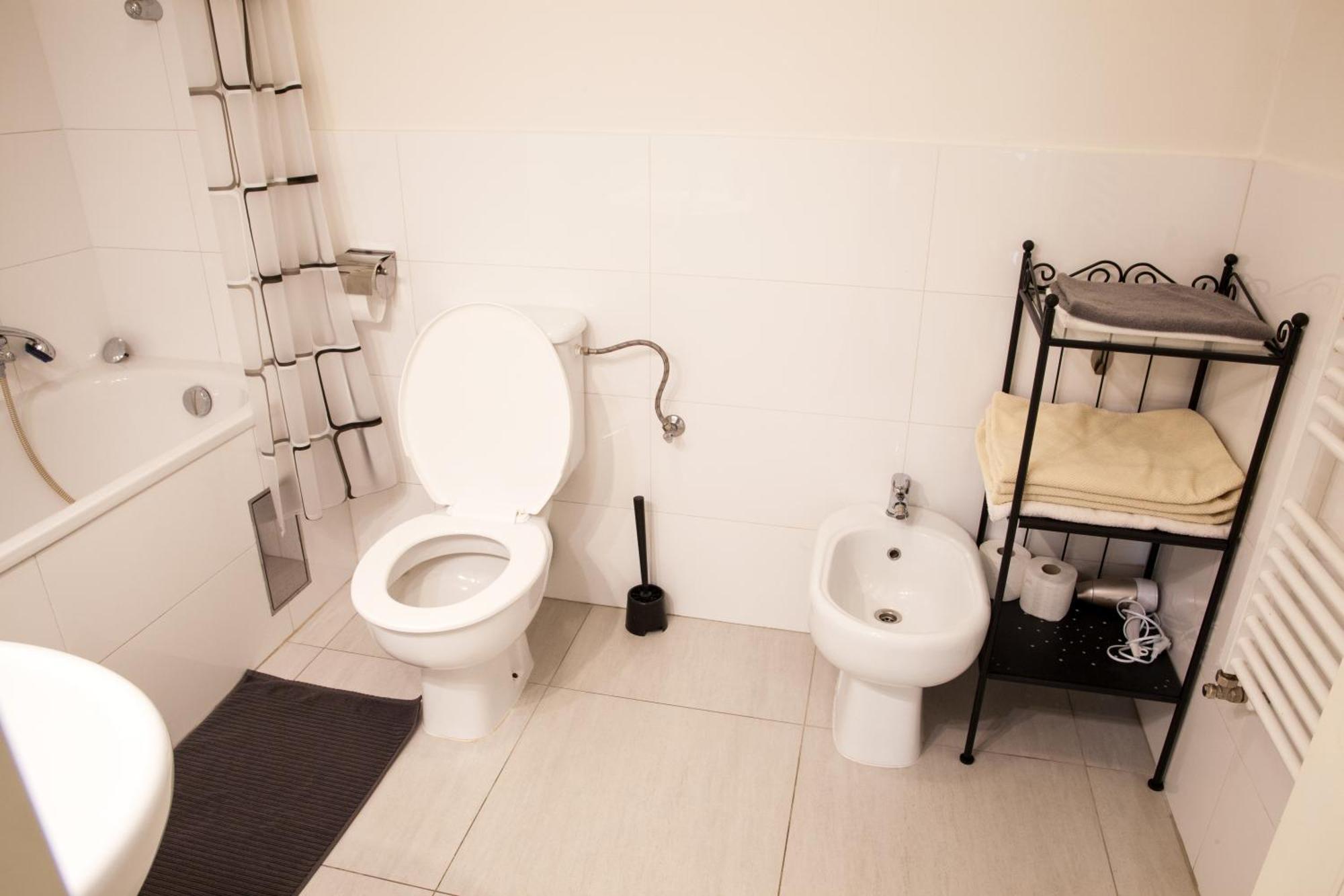 Spacious 2 Bedroom With Terrace Apartment Prague