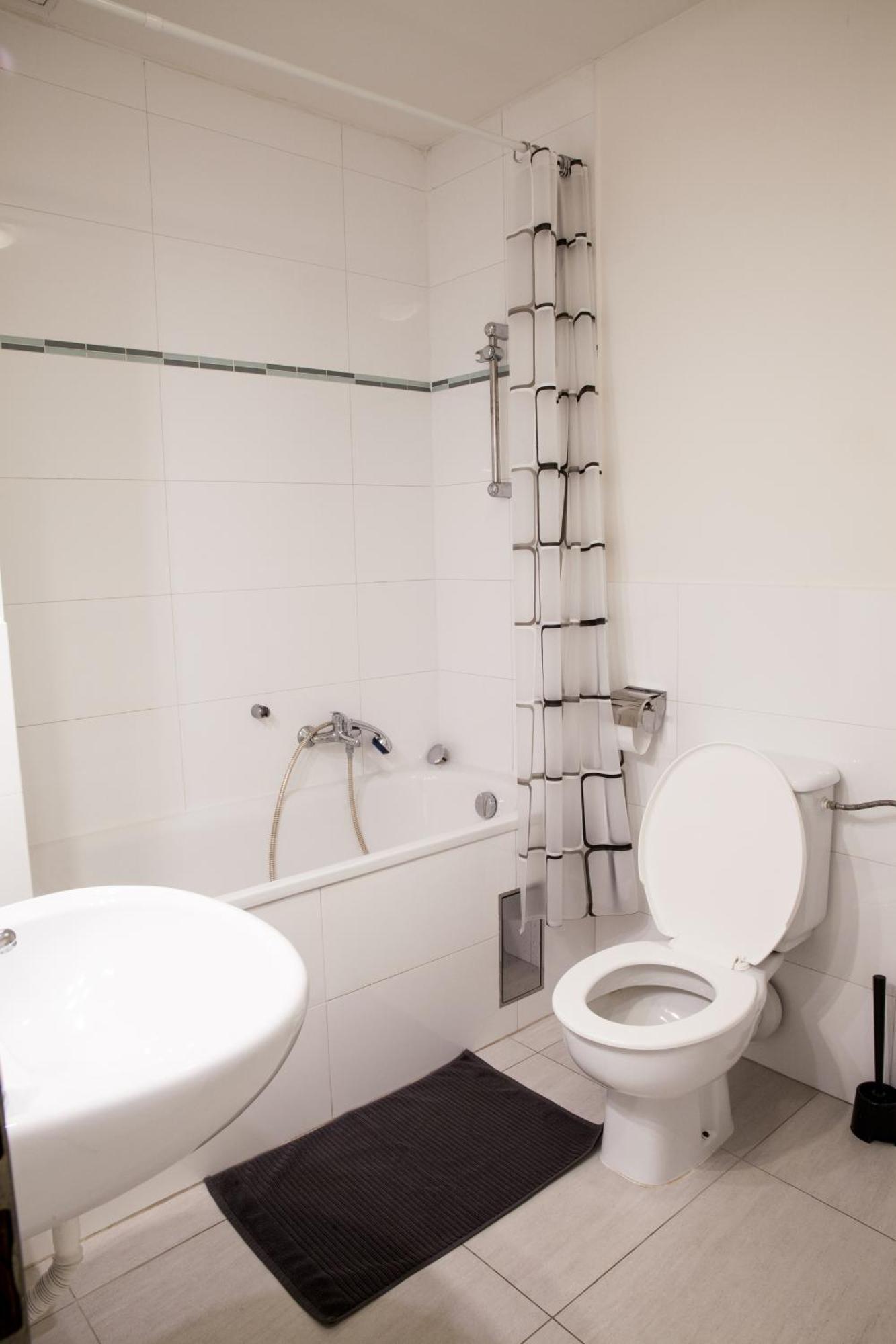 Spacious 2 Bedroom With Terrace